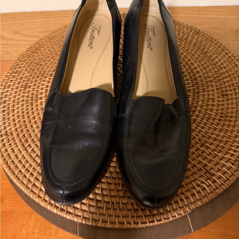 Trotters Black Leather Low Block Heel Loafers - Picture 7 of 9